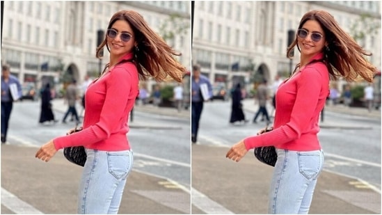 Aamna opted for a minimal makeup look to complement her casual look for the day. In drawn eyebrows, contoured cheeks and a shade of nude lipstick, Aamna looked pretty as ever.(Instagram/@aamnasharifofficial)