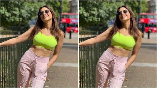 Aamna added more brightness to the day in a neon green sports bra and a pair of pastel pink joggers as she chilled in Hyde Park, London.(Instagram/@aamnasharifofficial)