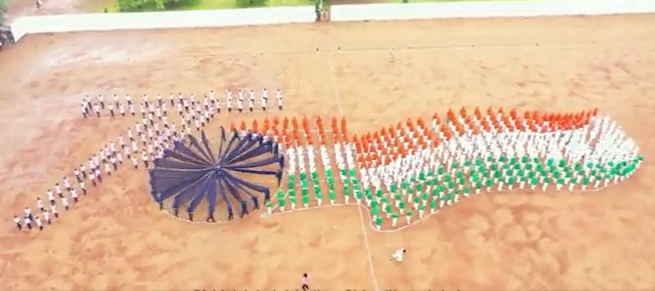 800 children participated in the logo formation to pay a tribute to 75 years of India's independence.