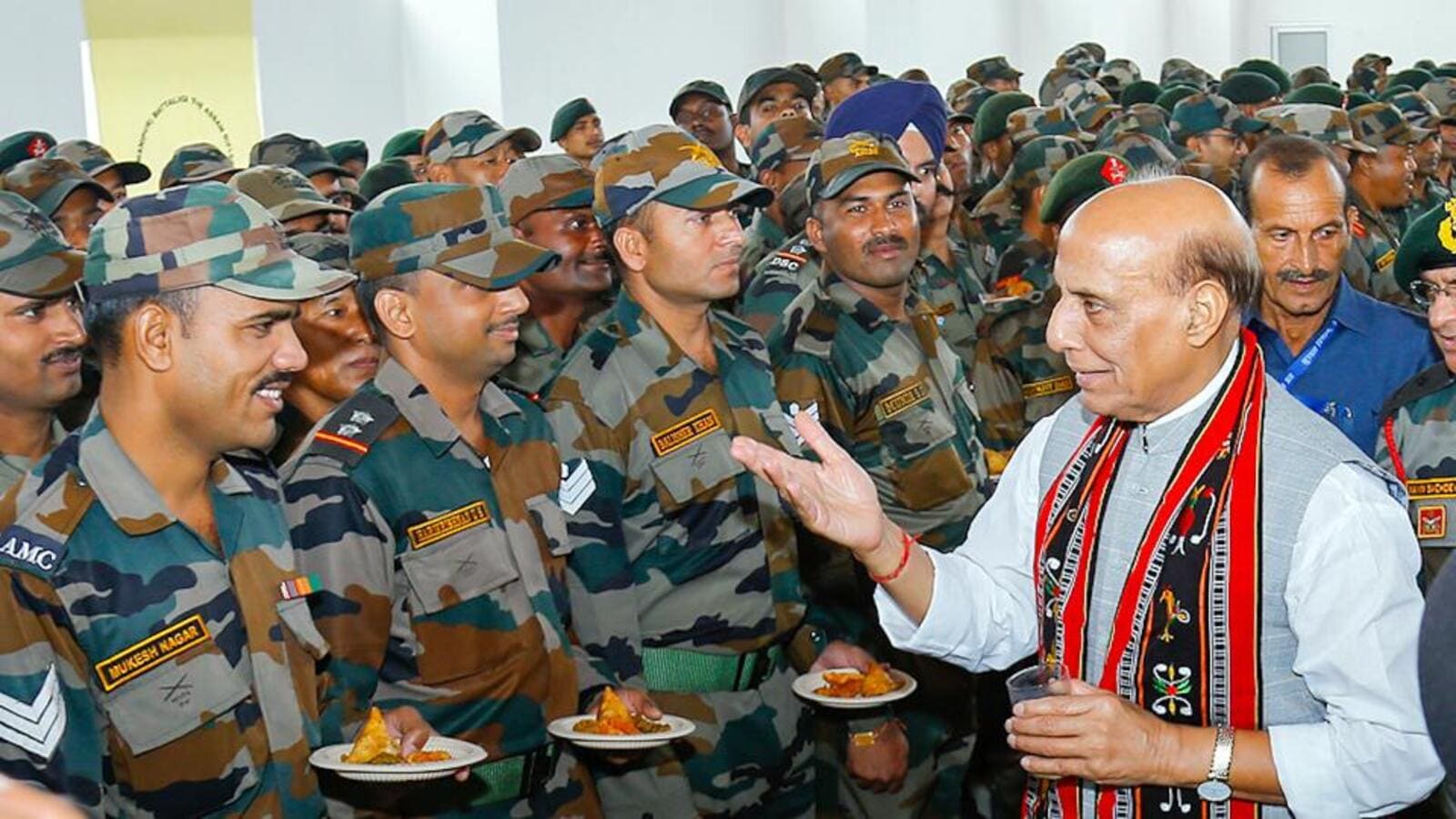 Couldn't fulfil dream of joining army due to family problems: Rajnath Singh  | Latest News India - Hindustan Times