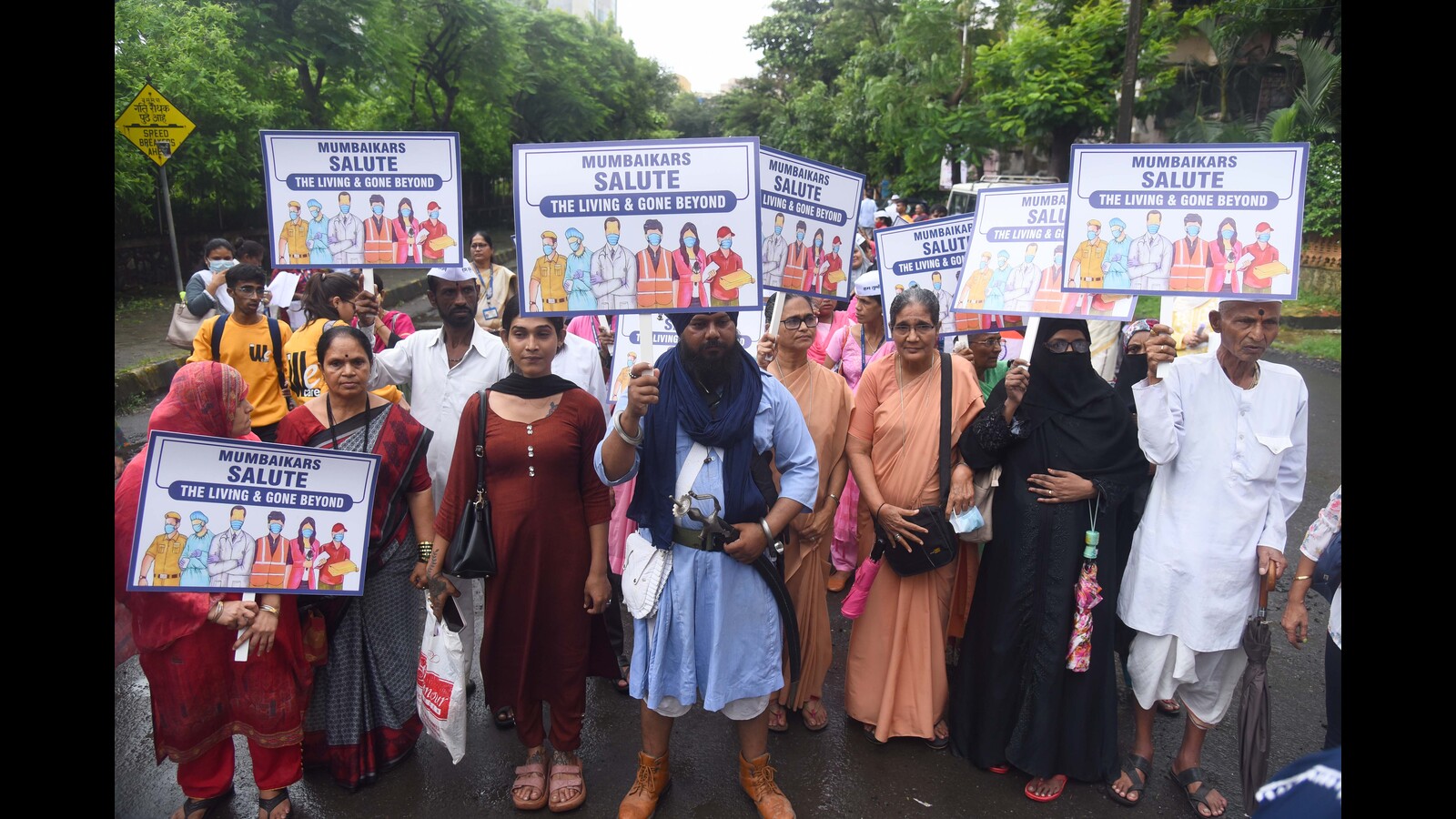 Mumbaikars march in support of Covid-19 warriors