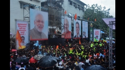 Supporters of CM Eknath Shinde and BJP put up banners in Tembhi Naka in Thane on Friday (Praful Gangurde/HT Photo) Supporters of CM Eknath Shinde and BJP put up banners in Tembhi Naka in Thane on Friday (Praful Gangurde/HT Photo)