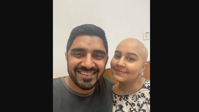 The image shows the man and his wife who is fighting with cancer. (LinkedIn/@Babar Shaikh)