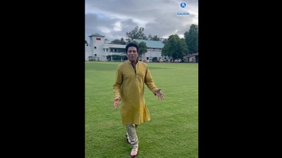 The image, taken from the viral Instagram video, shows Sachin Tendulkar at the PYC Gymkhana in Pune. (Instagram/@sachintendulkar)