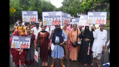 Mumbaikars march in support of Covid-19 warriors Mumbaikars march in support of Covid-19 warriors