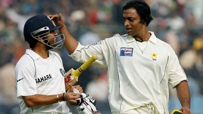 Sachin Tendulkar with Shoaib Akhtar