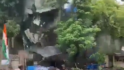 Mumbai: A building in Borivali West collapses on Friday, August 19. (Video tweeted by @kroshan4mobile)