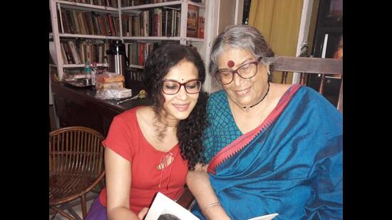Nandana and her mother Nabaneeta Dev Sen (Mala Mukerjee) Nandana and her mother Nabaneeta Dev Sen (Mala Mukerjee)