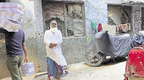 Retired “nikhar polisher” Muhammed Haneef.