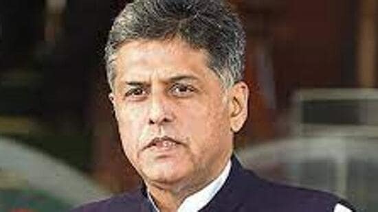 MP and Congress national spokesperson Manish Tewari visited the house of the Tanda Karora village panch and her husband, who were washed away in a flashflood in the Patiala Ki Rao rivulet, to express his condolences to the bereaved family. (HT PHOTO)