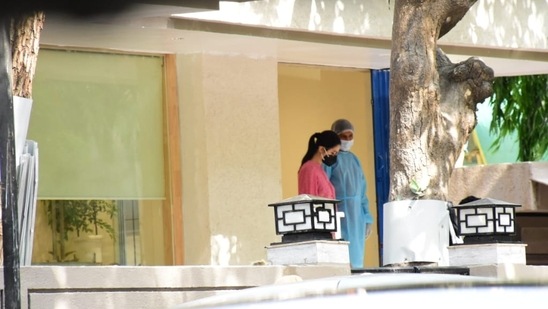 Going by the pictures clicked by the paparazzi, Katrina wore a pink salwar suit. Vicky, on the other hand, opted for a casual look in a checkered white shirt. Both of them sported face masks and sunglasses as they made their way into their car after leaving the clinic.