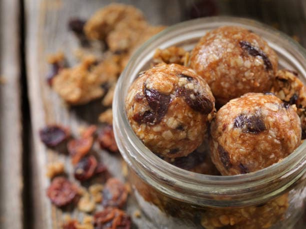 Almond butter date balls (vegan/gluten-free)