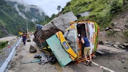 A bus which was damaged during a landslide on the Chandigarh-Manali Highway on Saturday.  (HT Photo)