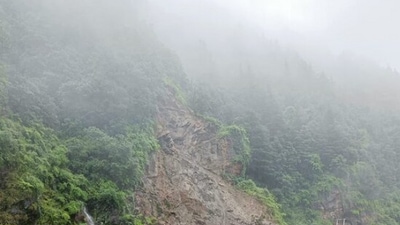 Landslide at Sonu Bangla, between Shoghi & Tara Devi in Himachal Pradesh (ANI) Landslide at Sonu Bangla, between Shoghi & Tara Devi in Himachal Pradesh (ANI)