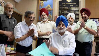 Newly appointed vice-chancellor of Punjab Agricultural University (PAU), Ludhiana, Satbir Singh Gosal being welcomed as he takes charge of the post. (Gurpreet Singh/HT)
