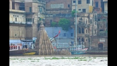 The increased water level has hit those who solely depend upon the river to earn their livelihood. (HT File Photo) The increased water level has hit those who solely depend upon the river to earn their livelihood. (HT File Photo)