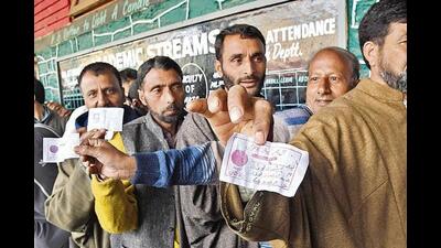 Jammu and Kashmir’s chief electoral officer (CEO) Hirdesh Kumar recently said the Union territory was likely to get around 25 lakh additional voters, including outsiders, following the special summary revision of electoral rolls being held for the first time after Article 370 abrogation. (HT File)