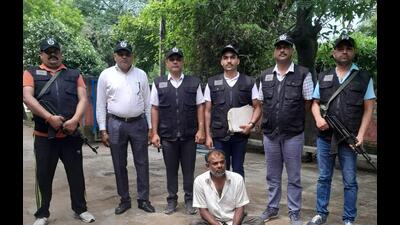 The accused, Narender alias Nina alias Raju, a resident of Patiala was arrested from Alwar district of Rajasthan by a team led by inspector Deepender Singh. He was handed over to the Baldev Nagar police station for further probe (HT PHOTO )