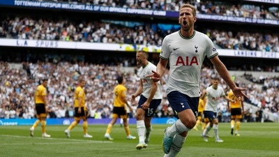 Harry Kane celebrates after he scores during the Premier League match between Tottenham Hotspur and Wolverhampton Wanderers. (AFP)