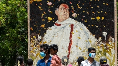 People visit a memorial of former prime minister Rajiv Gandhi in Sriperumbudur. (AFP / File)