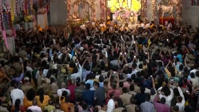 Massive crowd at Bankey Bihari temple in Mathura, Uttar Pradesh. (ANI)