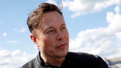 Elon Musk's tweet about receiving a letter from a Stanford lecturer who could have been his professor created a buzz. (REUTERS)