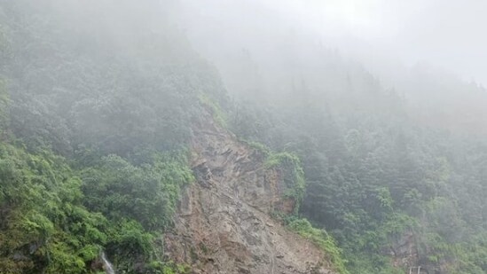 Landslide at Sonu Bangla, between Shoghi & Tara Devi in Himachal Pradesh(ANI)