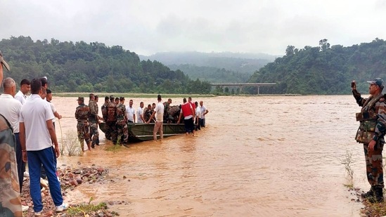 National Disaster Response Force and army personnel carrying out a rescue operation at Neugal rivulet in Himachal’s Kangra where the water level rose due to heavy rains. (HT Photo)