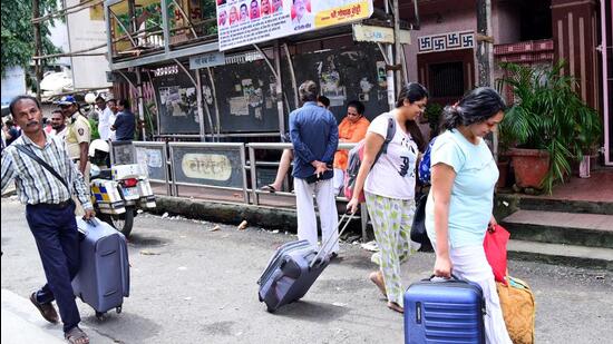 Mumbai, India - August 19, 2022: Residents of nearby and adjacent buildings vacate their houses after a vacant and dilapidated Gitanjali building collapsed, at Borivali, in Mumbai, India, on Friday, August 19, 2022. (Photo by Vijay Bate/HT Photo) (HT PHOTO)