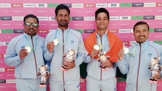 Sunil Bahadur, Navneet Singh, Chandan Kumar Singh and Dinesh Kumar pose for a photo with their Silver medals after the finals of Lawn Bowls Men's Team event at the Commonwealth Games (CWG) 2022.(Team India twitter)