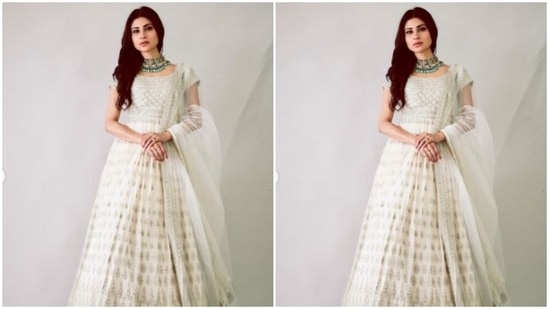 The ankle-length anarkali came with intricate prints in silver shades and silver zari work at the borders. She further added more ethnic vibes to her look with a white dupatta featuring white zari work at the borders.(Instagram/@imouniroy)