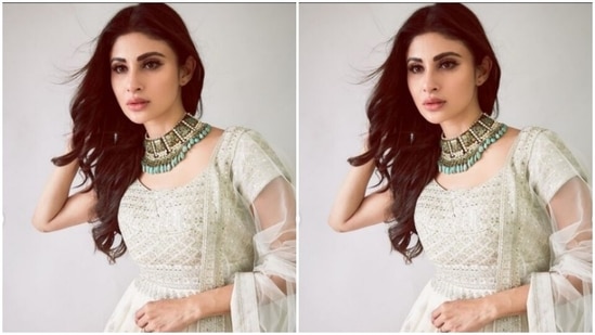 Mouni further accessorised her look for the day in a statement neck choker featuring emerald stone details from the house of Kohar by kanika.(Instagram/@imouniroy)