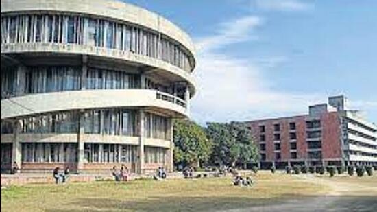 The three teachers have been directed to submit their responses to the university within seven days. The decision to issue the notices was taken at a syndicate meeting (HT File)