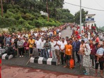Reasi: Pilgrims return after authorities temporarily suspended the pilgrimage to Mata Vaishno Devi shrine following heavy monsoon rains.(PTI) Reasi: Pilgrims return after authorities temporarily suspended the pilgrimage to Mata Vaishno Devi shrine following heavy monsoon rains.(PTI)