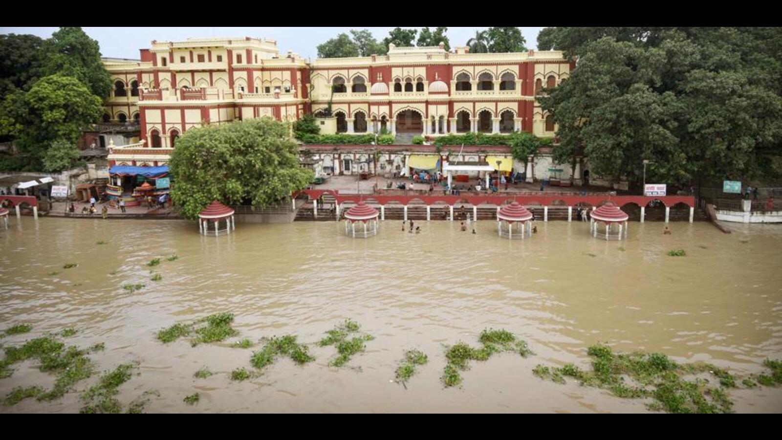 flood-alert-sounded-as-ganga-heads-towards-red-mark-in-patna