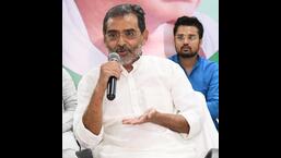 JD(U) parliamentary board president Upendra Kushwaha addresses a press conference in Patna on Sunday.  (Santosh Kumar/HT Photo)