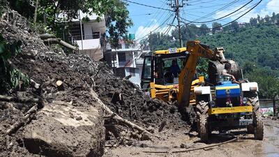 Debris being cleared from a road in Mandi on Sunday. (Birbal Sharma/HT) Debris being cleared from a road in Mandi on Sunday. (Birbal Sharma/HT)