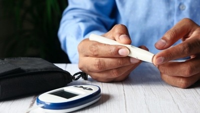 Type 2 Diabetes comes with multiple treatment options, such as insulin therapy, diet changes and exercise. However, often with the right kind of diet and exercise, the blood sugar cannot be brought under control. For such cases, Nutritionist Anjali Mukerjee suggested a few tips that can help. (Unsplash)