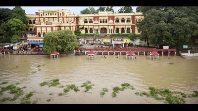 A swollen Ganga river at Kali Ghat, in Patna on Sunday. (Santosh Kumar/HT Photo) A swollen Ganga river at Kali Ghat, in Patna on Sunday. (Santosh Kumar/HT Photo)
