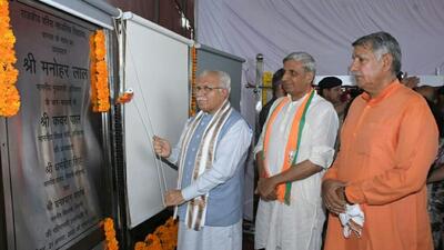 Haryana CM Manohar Lal Khattar lays the foundation stone of a research centre at Bhiwani’s Loharu constituency. (HT Photo) Haryana CM Manohar Lal Khattar lays the foundation stone of a research centre at Bhiwani’s Loharu constituency. (HT Photo)