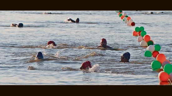 The 1.9-km swimming circuit in the lake was followed by the 90-km cycling leg on the Kurali-Chandigarh road and the 21.1-km run in the vicinity of Oberoi Sukhvilas. (Keshav Singh/HT)