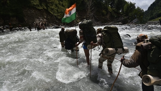 Glimpse of 'Azadi Ka Amrit Mahotsav' Long Range Patrol (LRP) of ITBP in Uttarkashi, Uttarakhand.(Twitter/ ITBP)