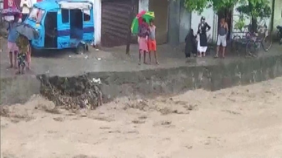 River Ganga in spate in Rishikesh amid torrential downpour in the state(ANI) River Ganga in spate in Rishikesh amid torrential downpour in the state(ANI)