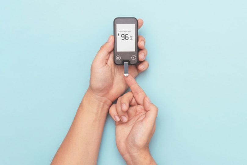 Low blood sugar levels: If you are feeling confusion or dizziness, you must immediately inform your friends or family members. (Unsplash)