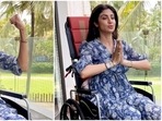 Shilpa Shetty says 'pair toota hai himmat nahi', practices yoga stretches in a wheelchair for people with knee-back pain (Instagram) Shilpa Shetty says 'pair toota hai himmat nahi', practices yoga stretches in a wheelchair for people with knee-back pain (Instagram)