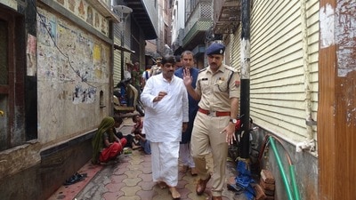 SSP (Mathura) Abhishek Yadav in the lanes leading to the Bankey Behari Temple in Vrindavan. (HT Photo) SSP (Mathura) Abhishek Yadav in the lanes leading to the Bankey Behari Temple in Vrindavan. (HT Photo)