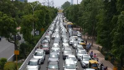 Police were hopeful of situation improving by the afternoon. (HT Photo (Sunil Ghosh))