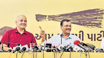 Delhi chief minister Arvind Kejriwal and Deputy chief minister Manish Sisodia address a press conference in Ahmedabad.&nbsp; (PTI photo)