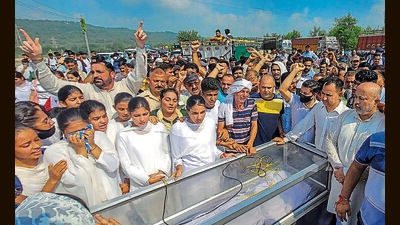 Hundreds of protesters blocked the Jammu-Pathankot National Highway in Samba district for two hours after a college student from Jammu and Kashmir was found dead in Punjab’s Ludhiana (PTI)