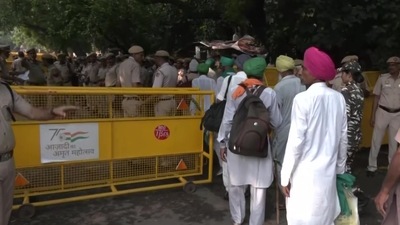 Farmers start arriving to take part in the Jantar Mantar protest rally in New Delhi, (ANI) Farmers start arriving to take part in the Jantar Mantar protest rally in New Delhi, (ANI)